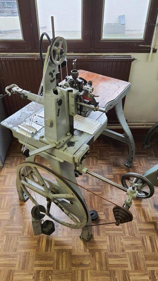 Modèle machine guillochage traditionnelle Domont